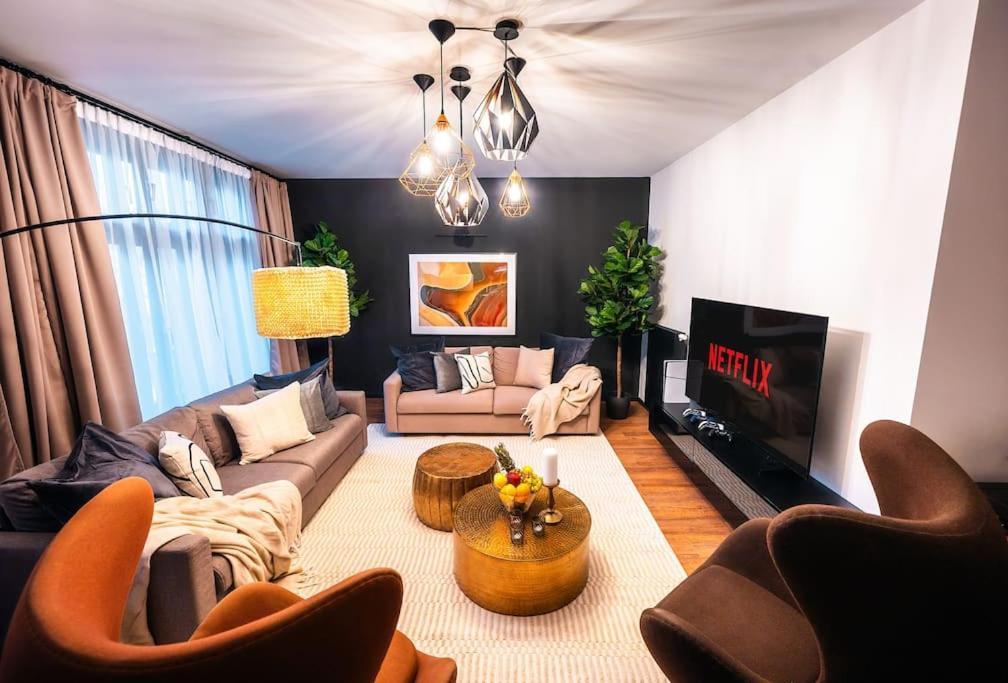 Tower Old Town Lux 4br & 3bath Terrace Apartment