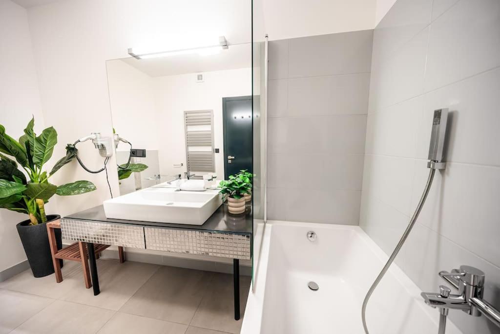 Tower Old Town Lux 4br & 3bath Terrace